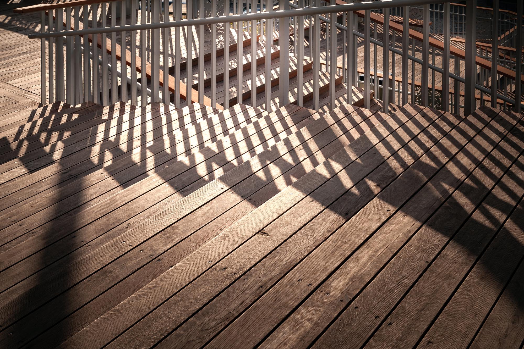 Bois exotiques pour terrasse durable et esthétique : le guide complet pour choisir la meilleure essence selon votre climat, usage et budget 1 terrasse bois exotique lames en ipé brun foncé extérieur jardin